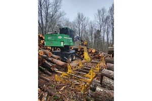 2013 John Deere 437D  Log Loader